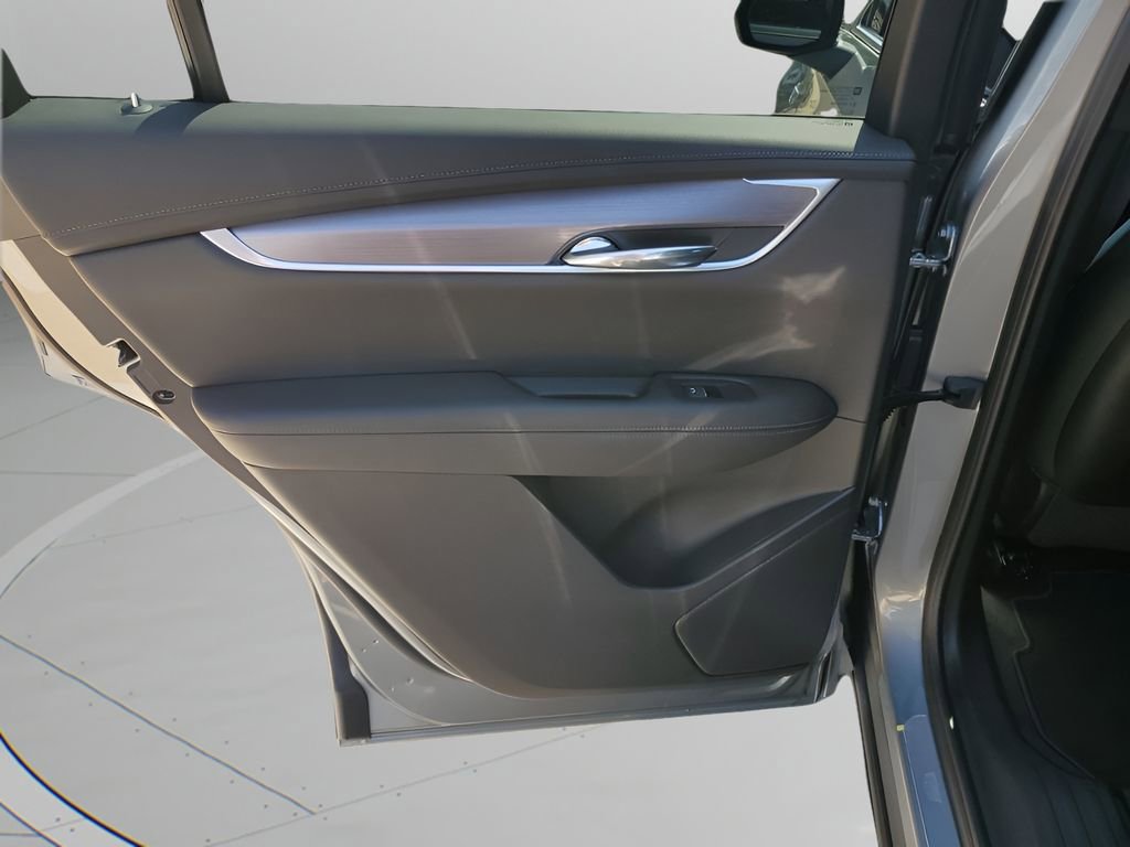 New 2025 Cadillac XT6 Luxury image 18