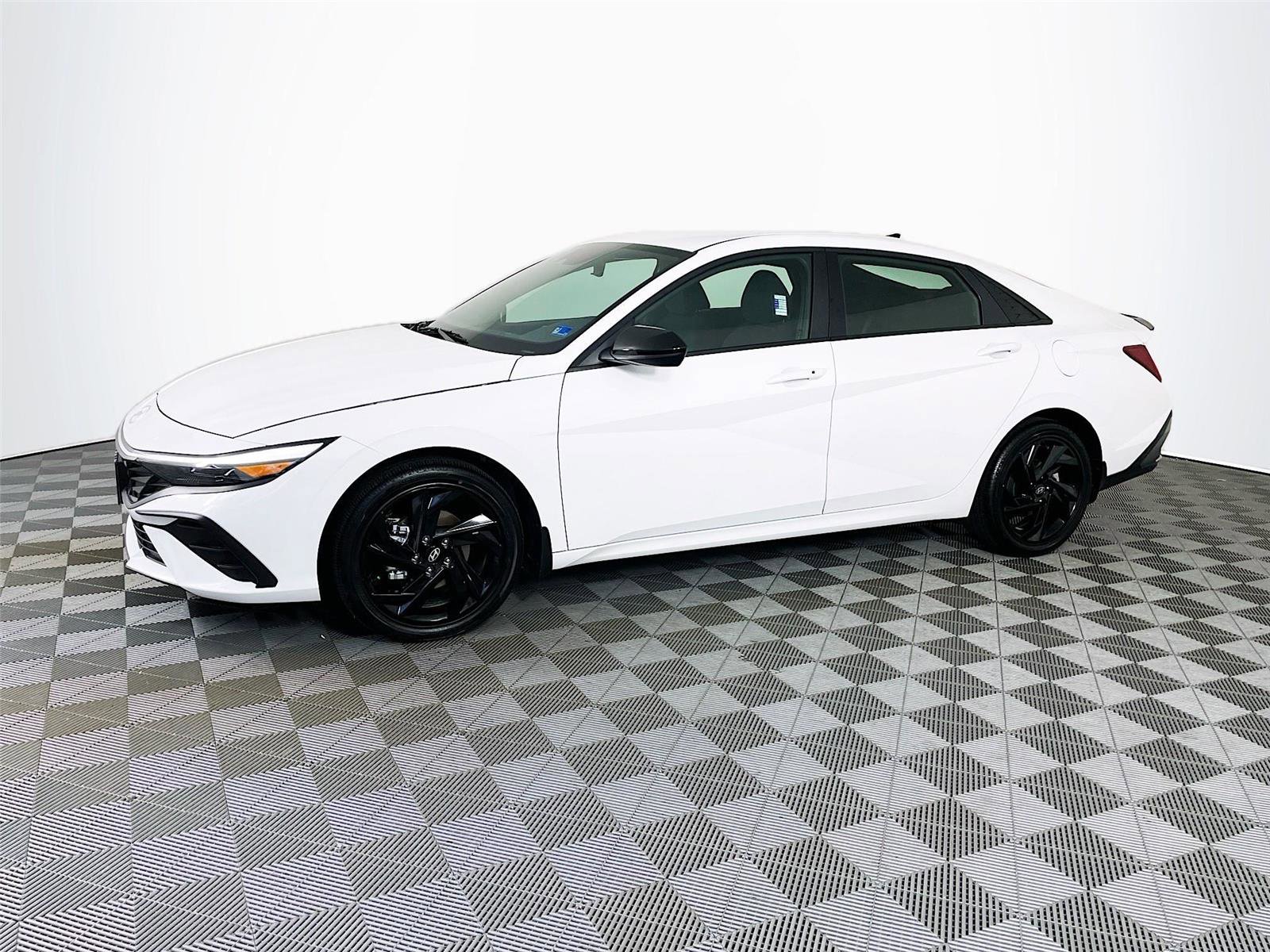 Certified 2026 Hyundai Elantra Sport FWD image 4