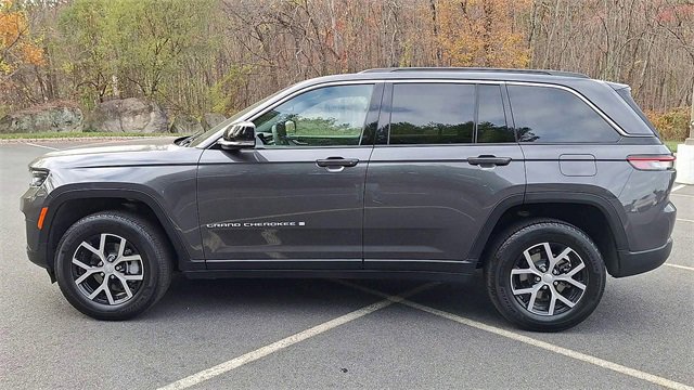 Used 2024 Jeep Grand Cherokee Limited w/ Trailer Tow Package image 5