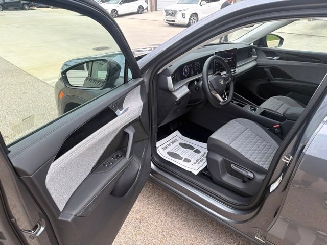 Used 2025 Volkswagen Tiguan S w/ 18" Wheel Package FWD image 10