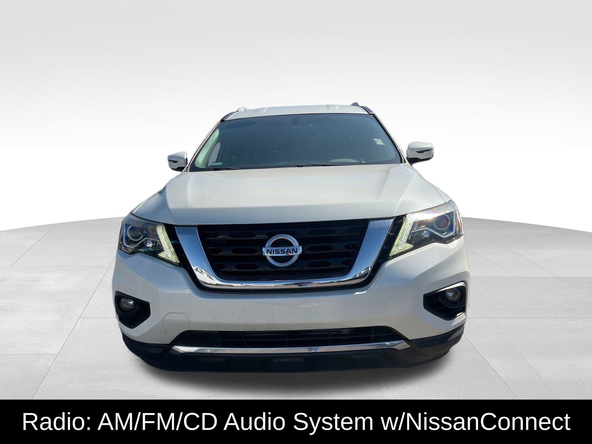 Used 2019 Nissan Pathfinder SV image 2
