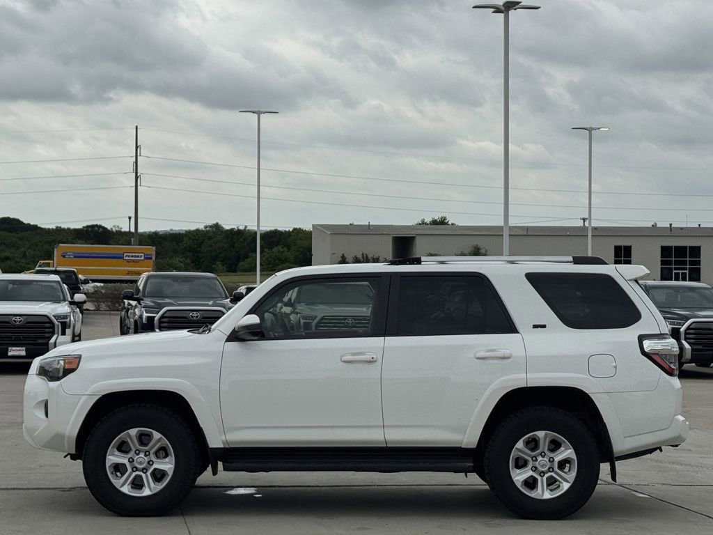 Used 2020 Toyota 4Runner SR5 AWD/4WD image 3