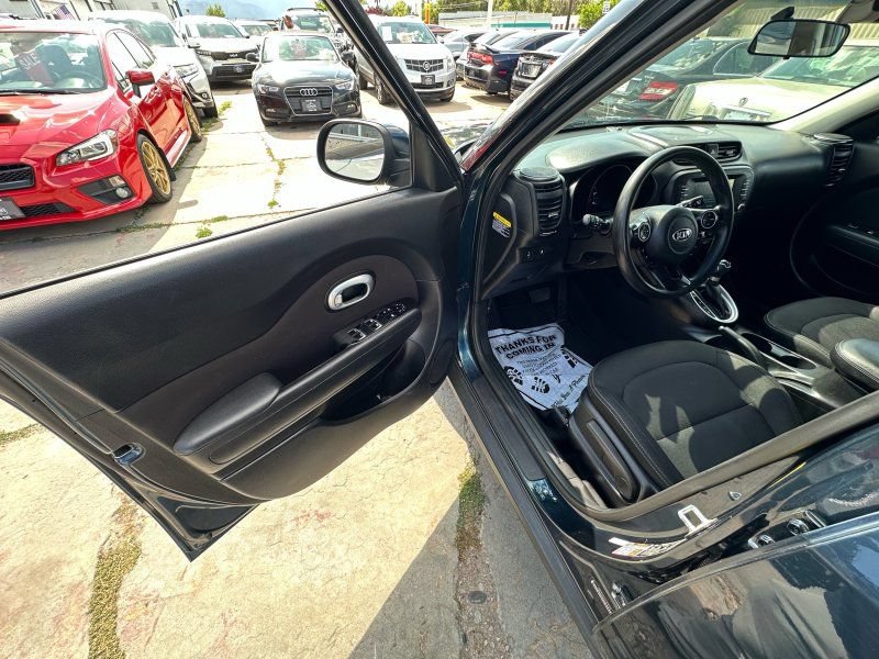 Used 2018 Kia Soul + FWD image 12