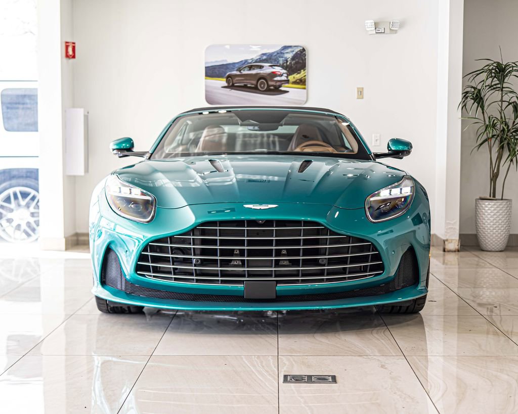 Used 2025 Aston Martin DB12 Convertible image 2