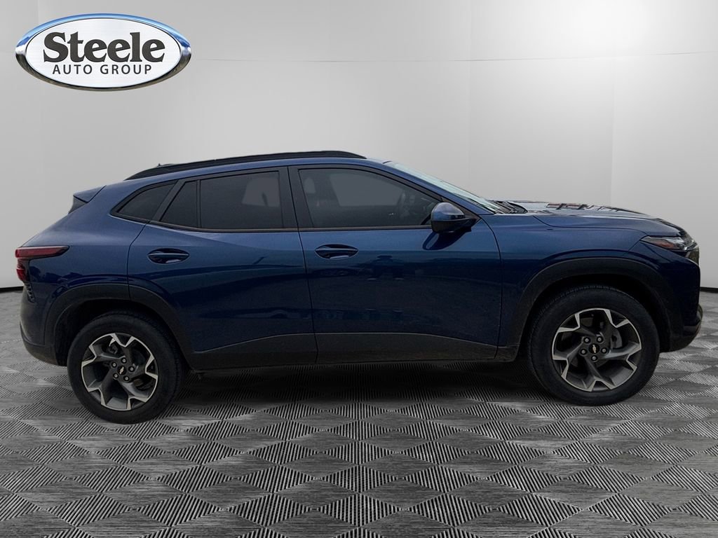 Used 2024 Chevrolet Trax LT FWD image 6