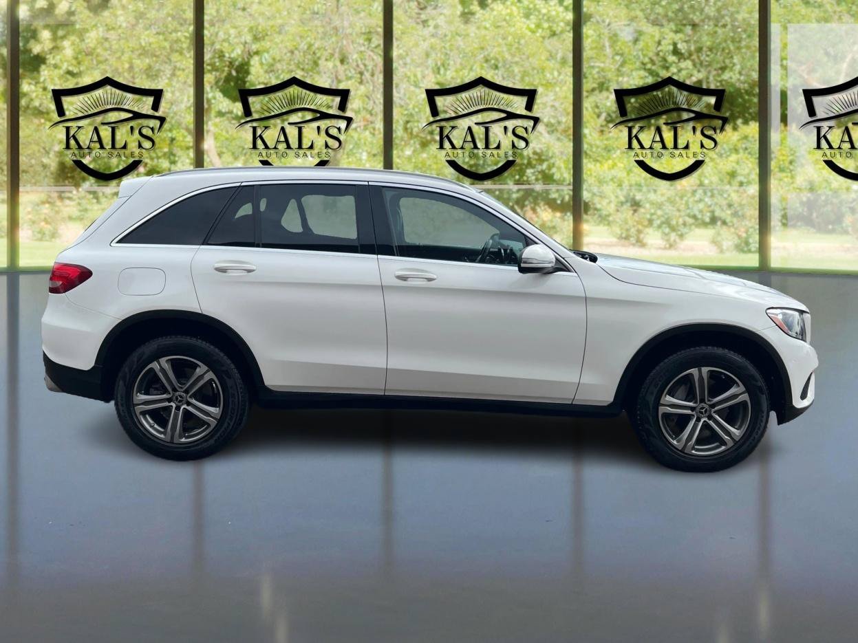 Used 2019 Mercedes-Benz GLC 300 4MATIC image 4
