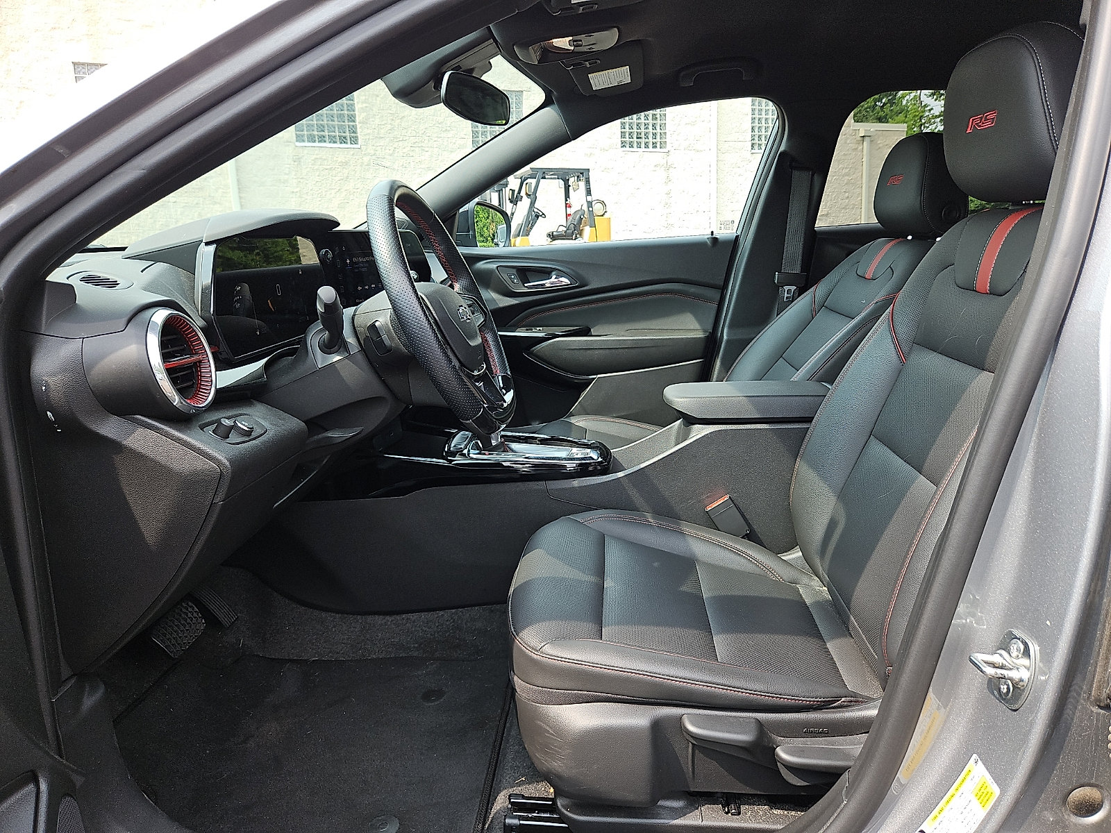 Used 2024 Chevrolet Trax RS FWD image 13