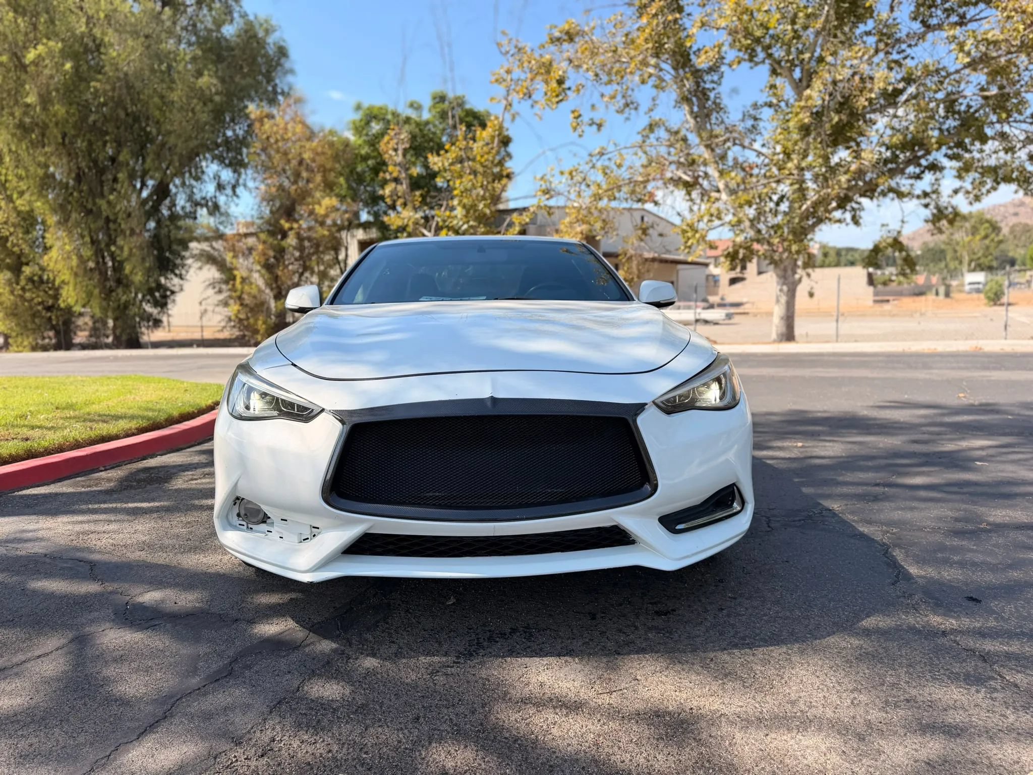 Used 2017 INFINITI Q60 2.0t w/ Moonroof Package RWD image 2