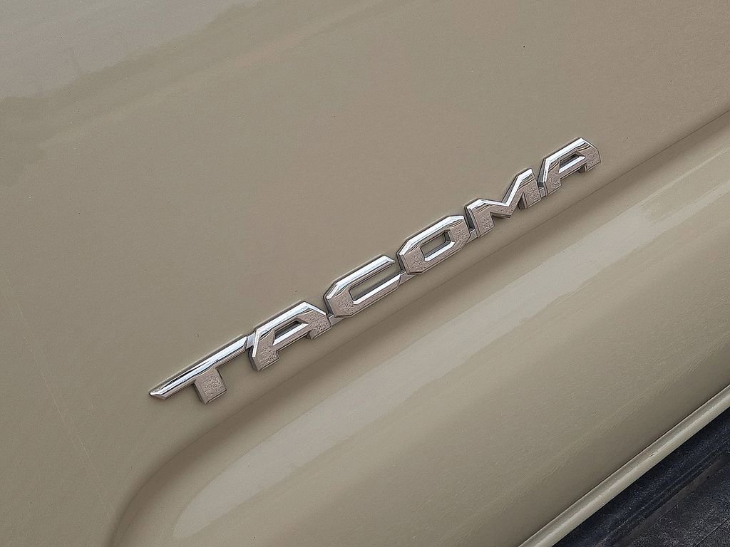 Used 2019 Toyota Tacoma TRD Off-Road w/ Technology Package image 11