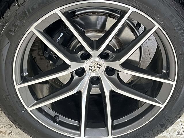 Certified 2025 Porsche Macan image 12