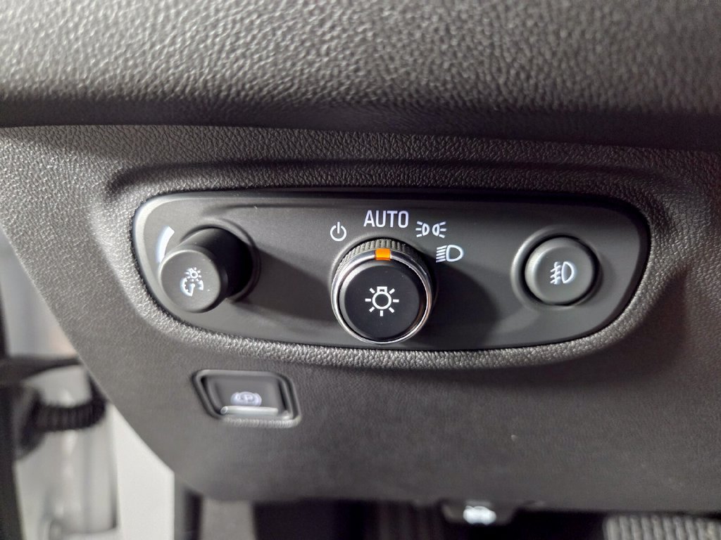 Used 2022 GMC Terrain SLT w/ Elevation Edition FWD image 18