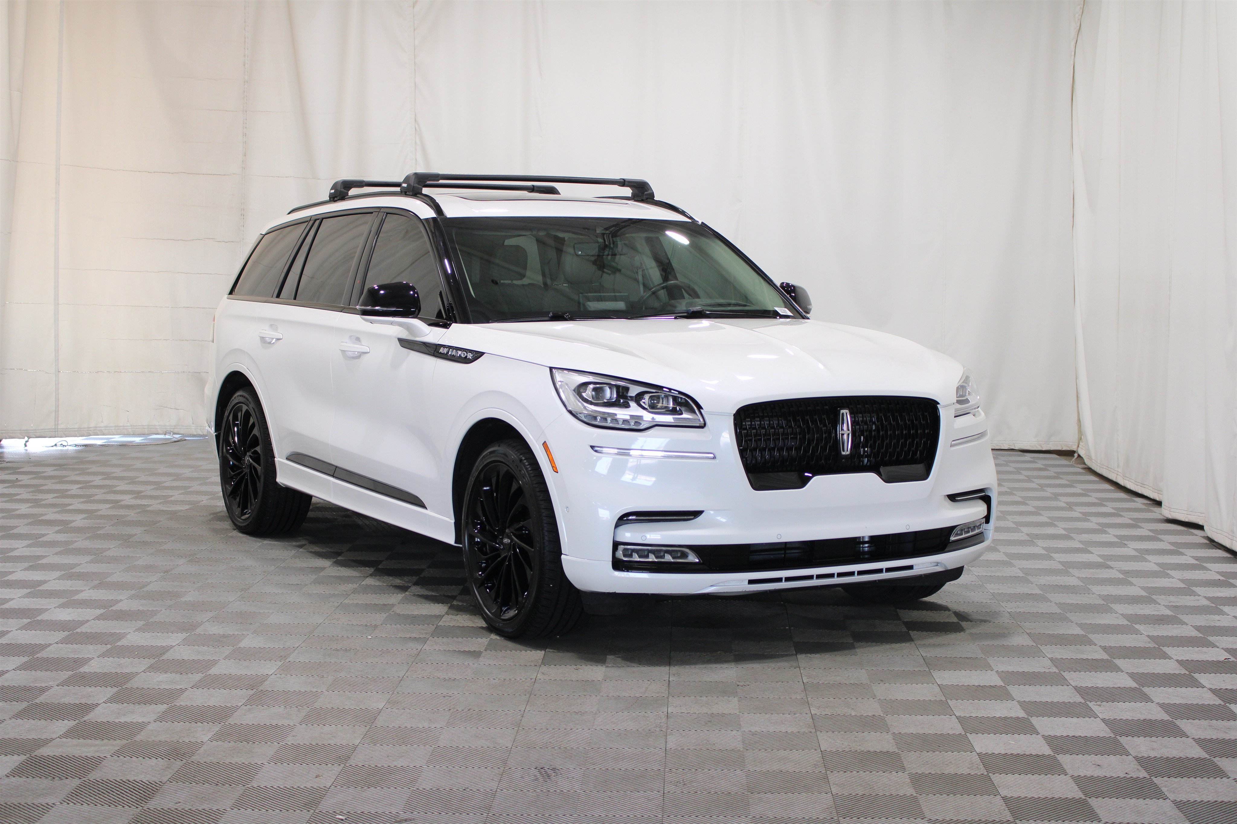 Used 2023 Lincoln Aviator Reserve w/ Equipment Group 201A AWD/4WD image 1