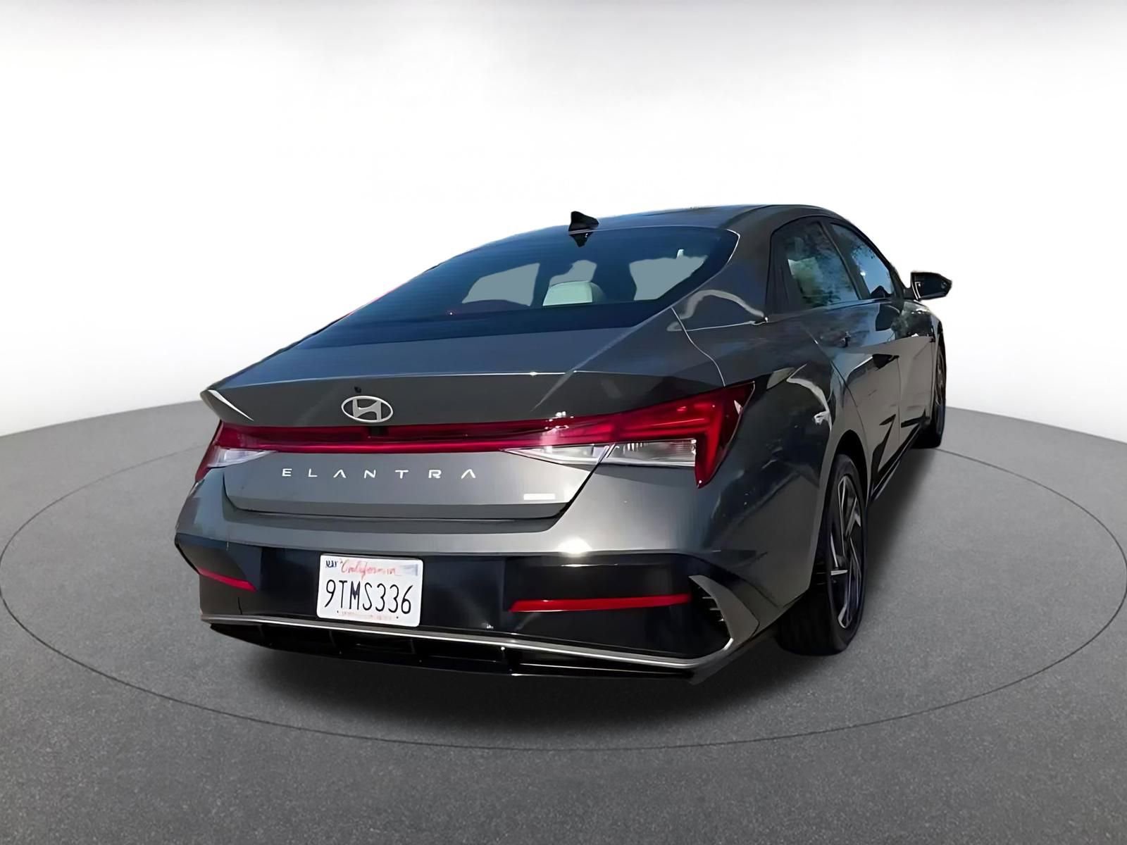 Used 2025 Hyundai Elantra Limited image 14