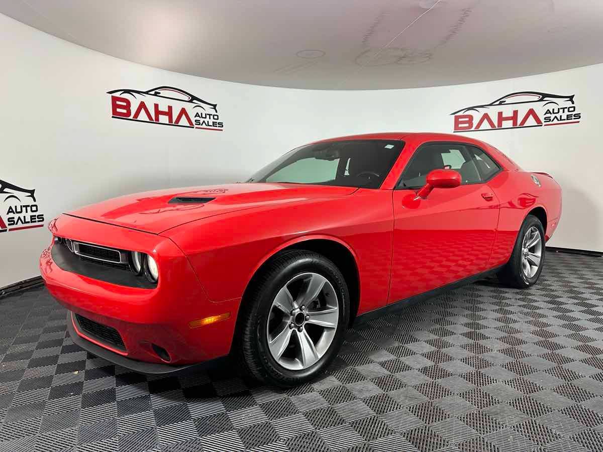 Used 2020 Dodge Challenger SXT RWD image 3