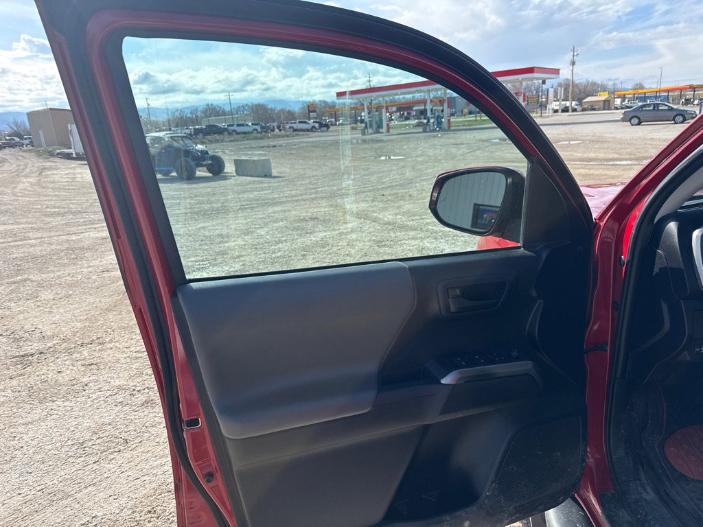 Used 2020 Toyota Tacoma SR5 w/ Technology Package image 10