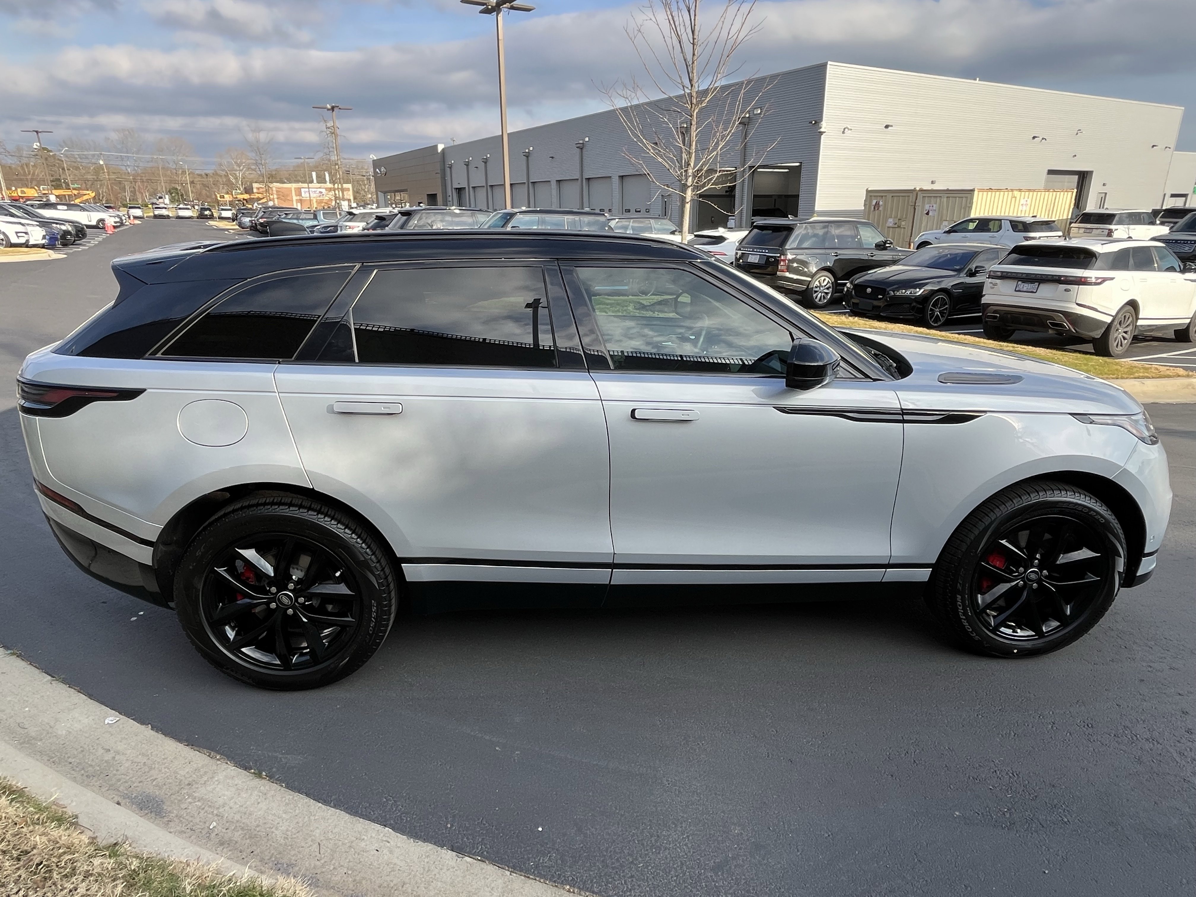 Certified 2024 Land Rover Range Rover Velar Dynamic SE image 8