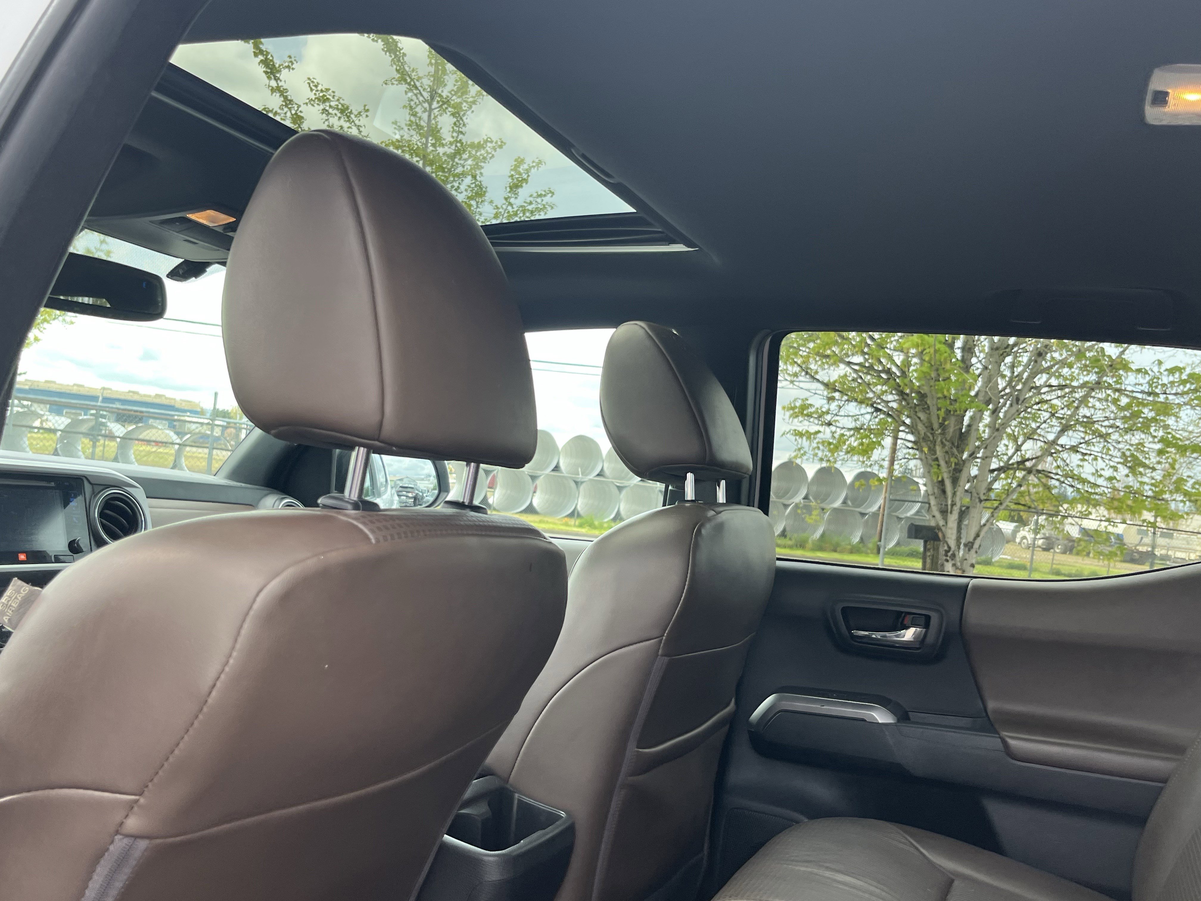 Used 2016 Toyota Tacoma Limited w/ Towing Package RWD image 13