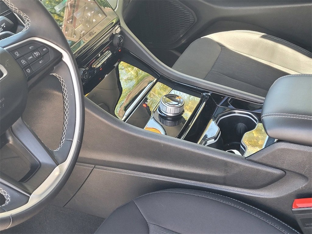 Used 2023 Jeep Grand Cherokee L Laredo image 18