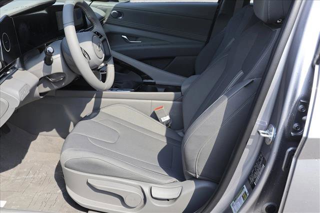New 2025 Hyundai Elantra SEL image 11