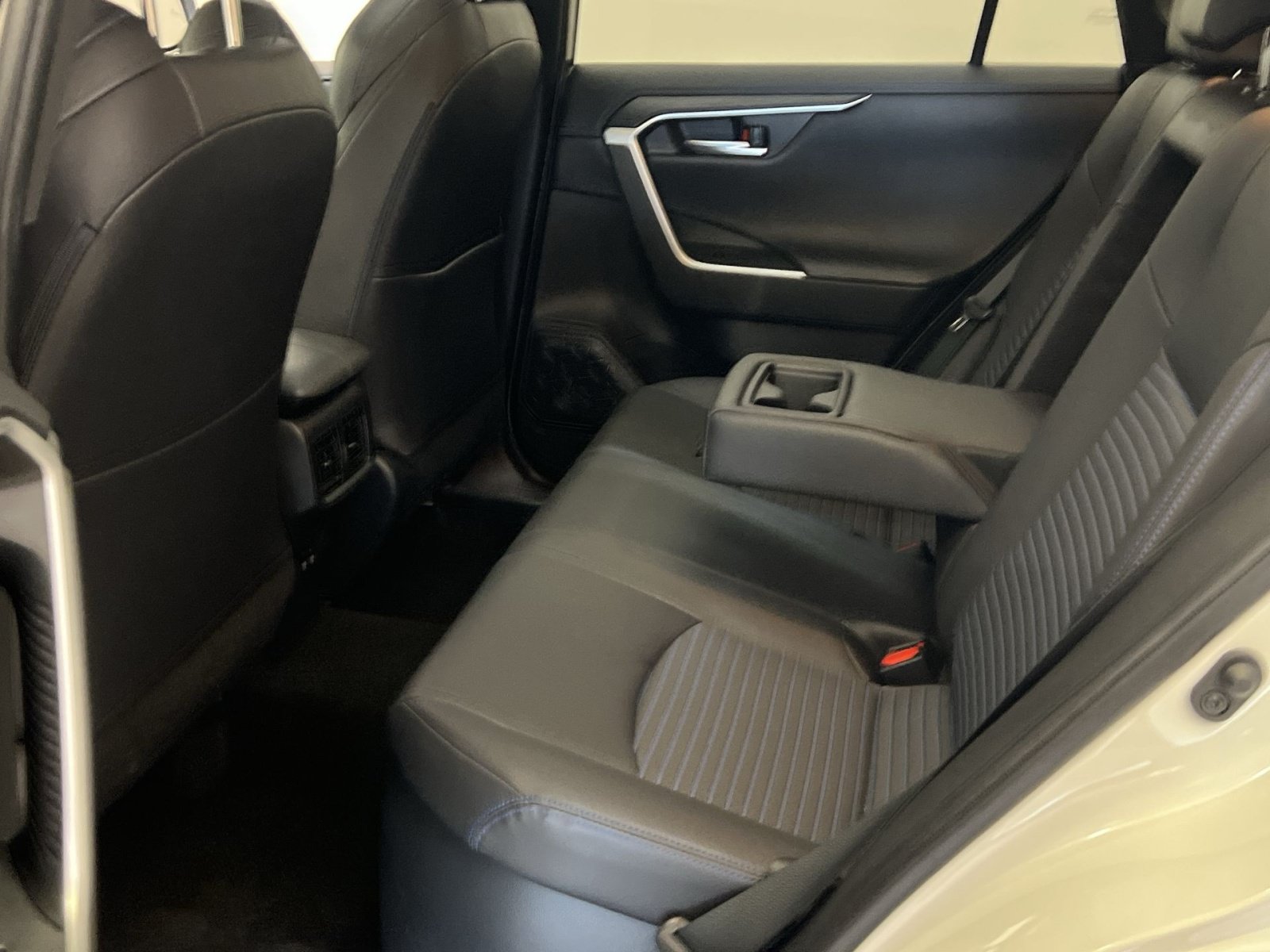 Used 2020 Toyota RAV4 XSE AWD/4WD image 24