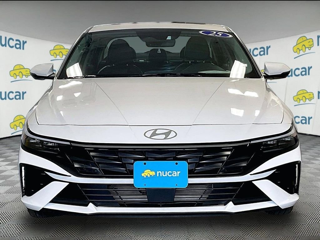Used 2025 Hyundai Elantra Limited FWD image 2
