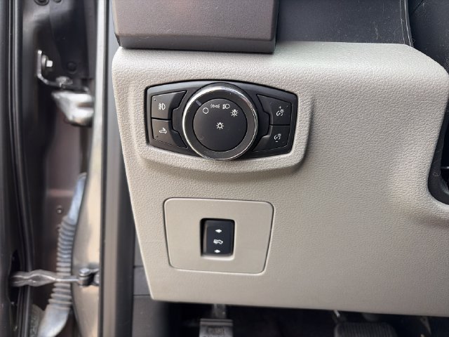 Used 2017 Ford F150 XLT w/ Equipment Group 302A Luxury AWD/4WD image 11
