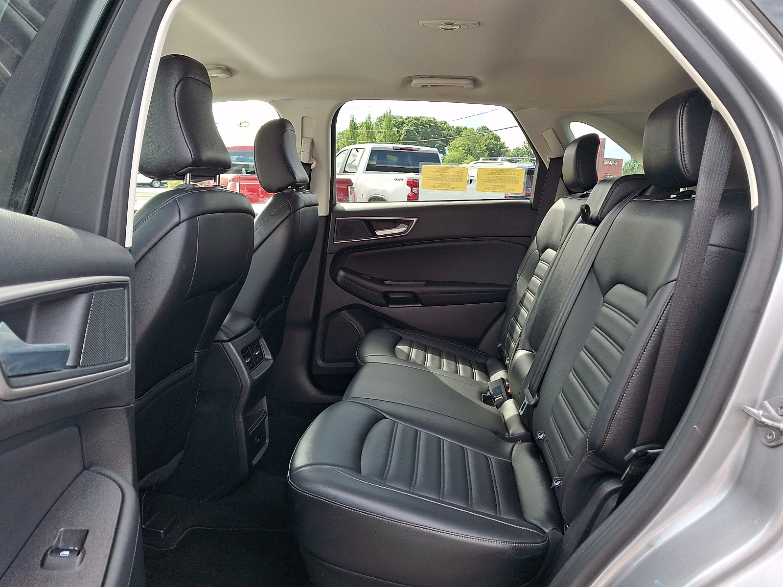 Used 2024 Ford Edge SEL AWD/4WD image 11
