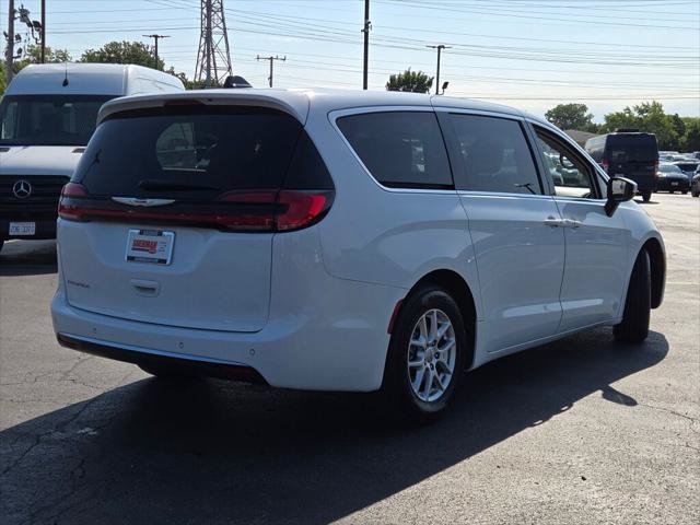 Certified 2023 Chrysler Pacifica Touring-L FWD image 14