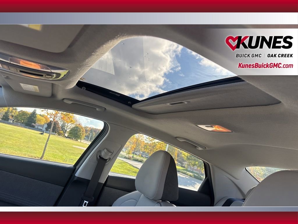 Used 2025 Hyundai Elantra Limited image 13