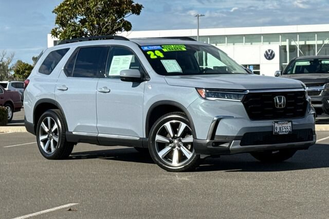 Certified 2024 Honda Pilot Touring image 2