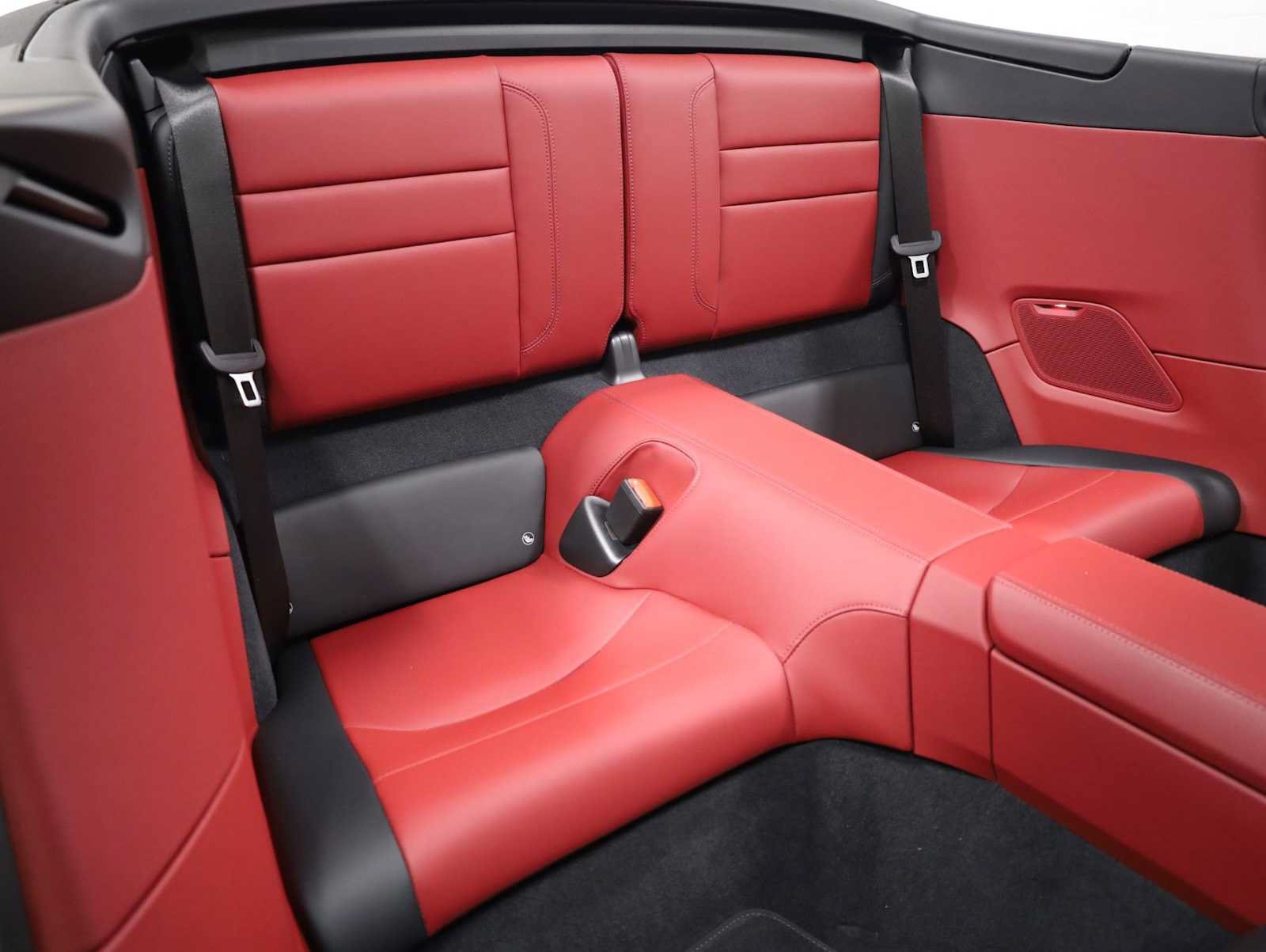 Certified 2025 Porsche 911 Carrera RWD image 36