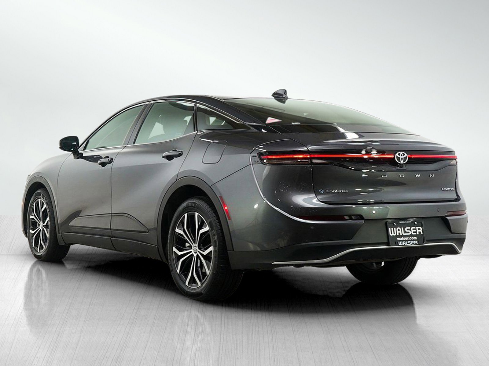 Used 2024 Toyota Crown Limited image 3