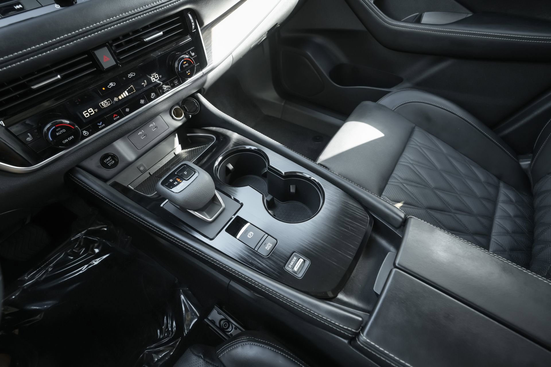 Used 2025 Nissan Rogue Platinum w/ Platinum Premium Package image 12