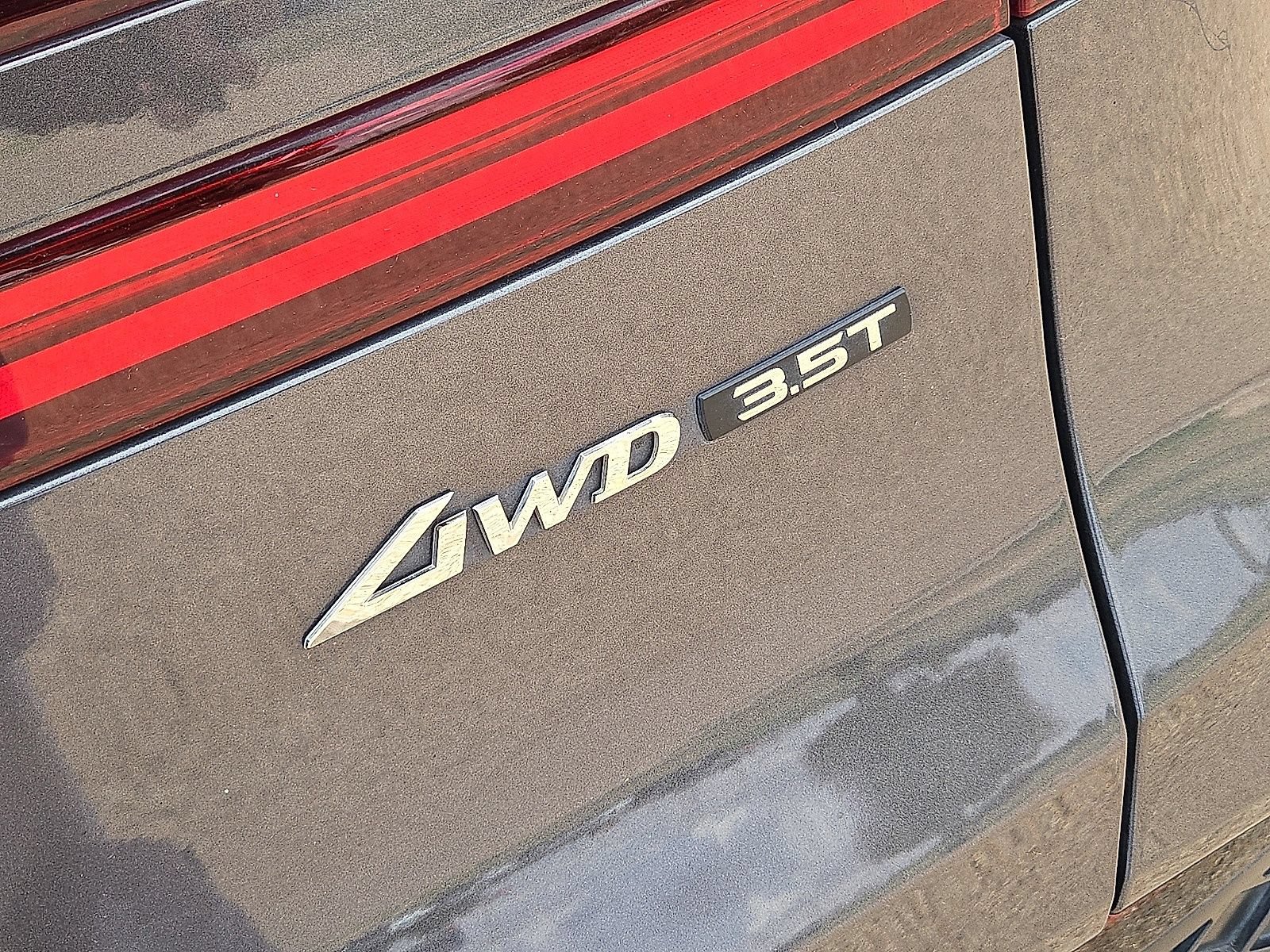 Used 2022 Genesis GV70 3.5T Sport w/ Sport Prestige Package AWD/4WD image 12