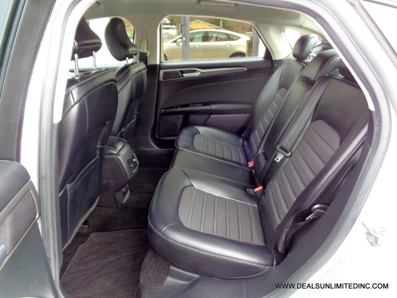 Used 2017 Ford Fusion SE image 12