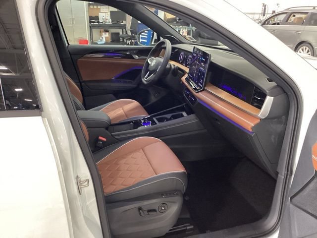 Used 2025 Volkswagen Tiguan SEL R-Line AWD/4WD image 12