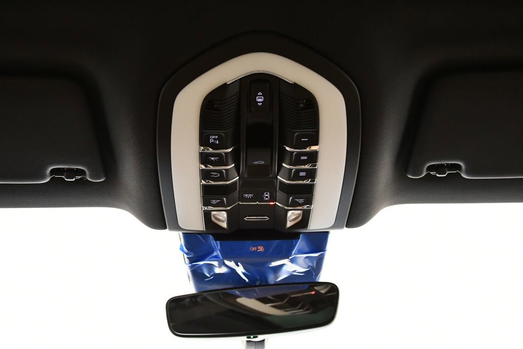 Used 2025 Porsche Macan Turbo image 19