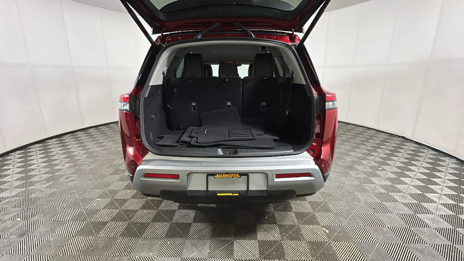 Used 2023 Nissan Pathfinder SL w/ Black Appearance Package AWD/4WD image 32