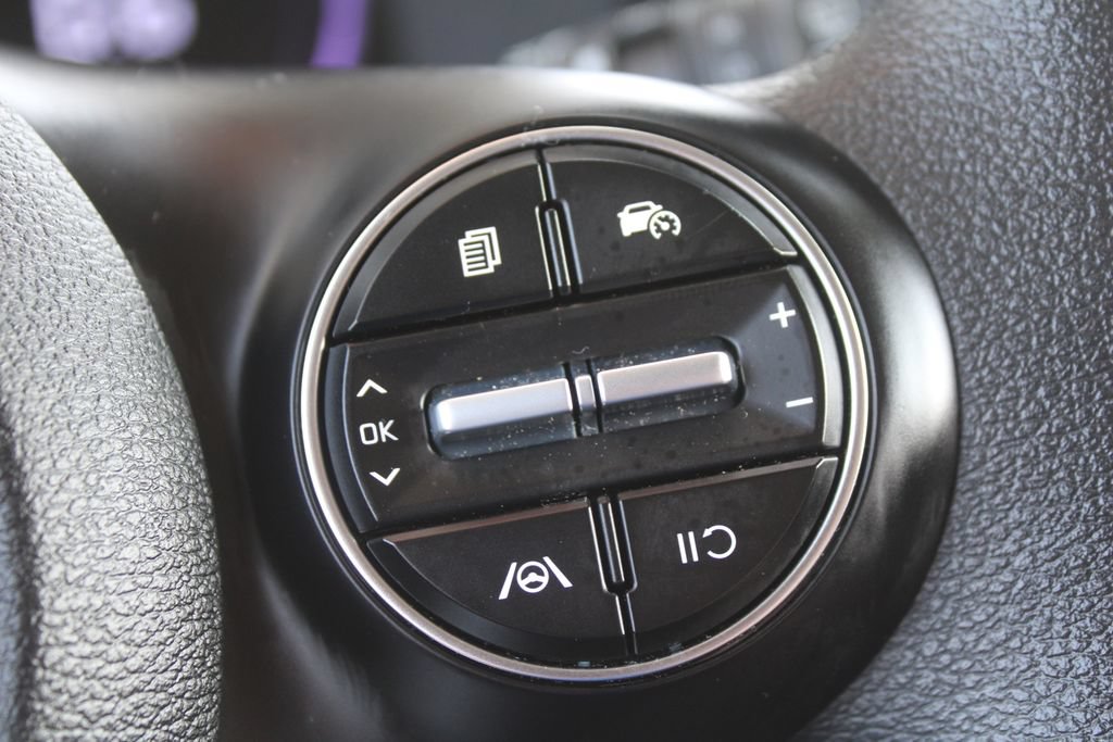 Certified 2025 Kia Soul LX w/ LX Technology Package FWD image 29