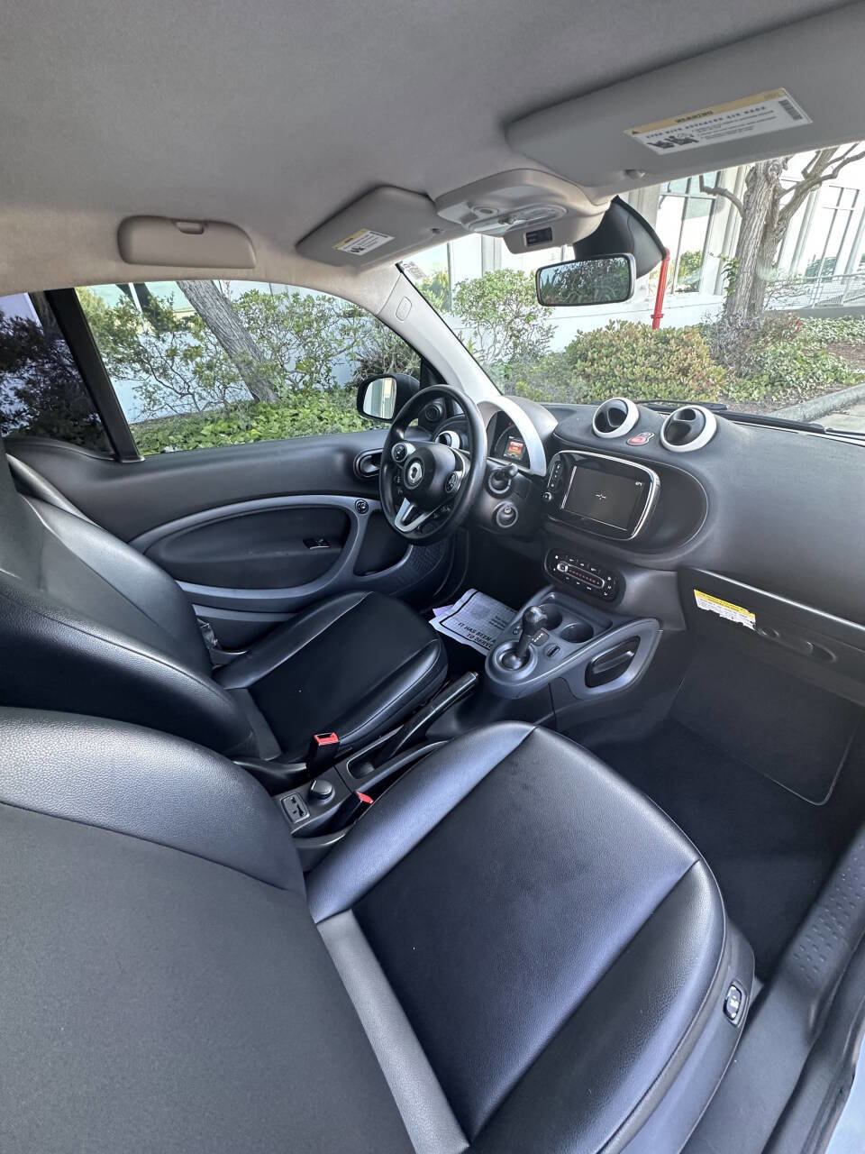Used 2017 smart fortwo pure RWD image 11