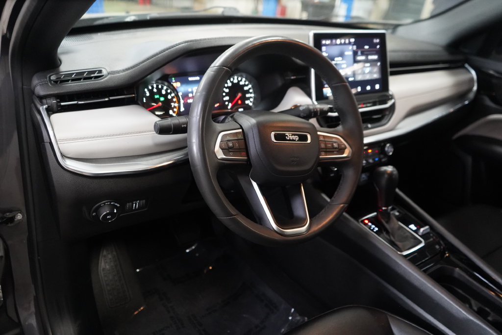 Used 2024 Jeep Compass Limited AWD/4WD image 17