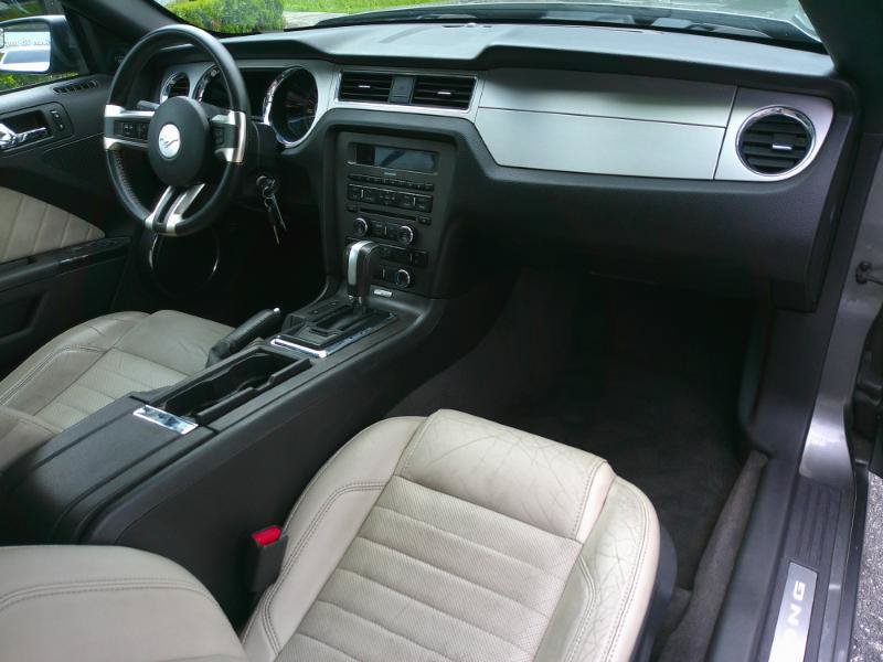 Used 2013 Ford Mustang Premium RWD image 17