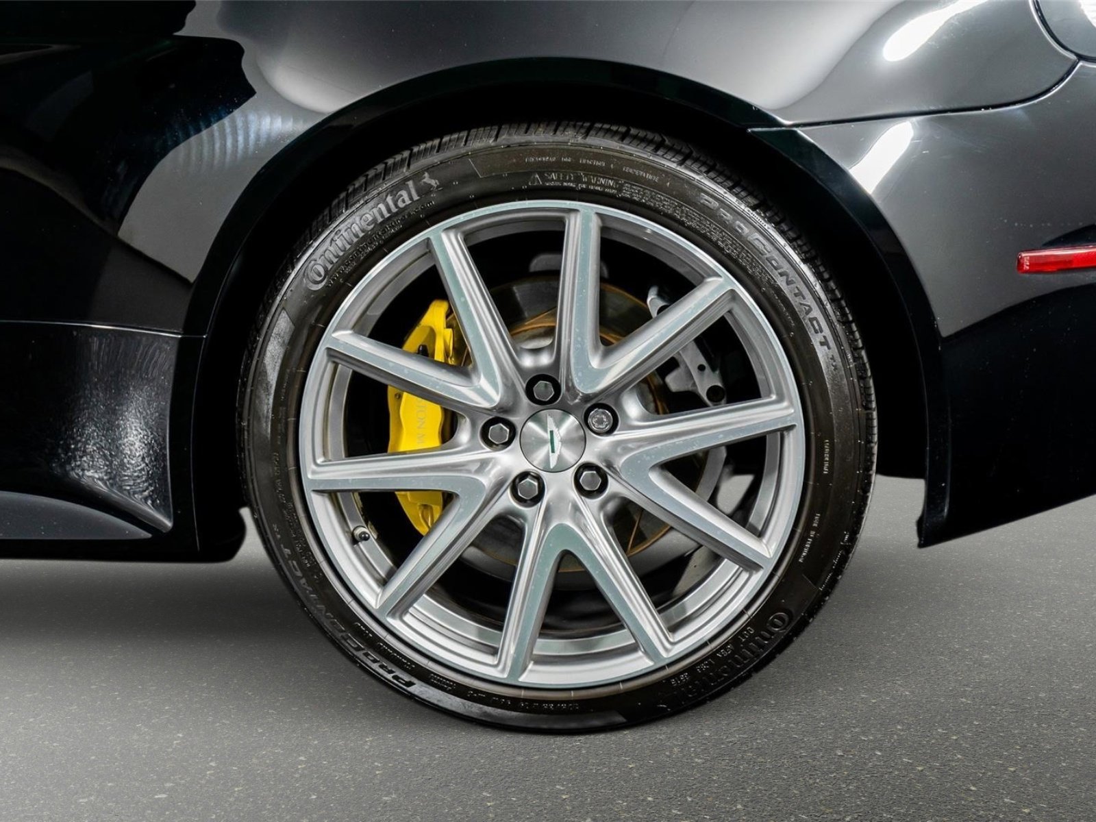 Used 2015 Aston Martin V8 Vantage GT image 17