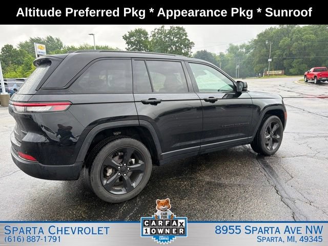 Used 2024 Jeep Grand Cherokee Altitude AWD/4WD image 3