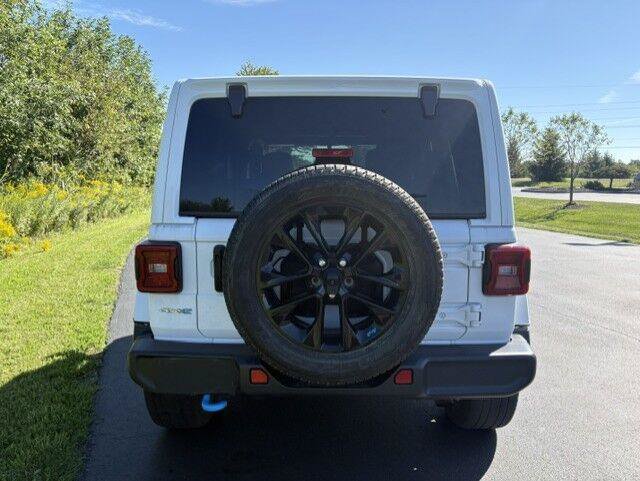 Used 2022 Jeep Wrangler Unlimited Sahara w/ Cold Weather Group AWD/4WD image 10
