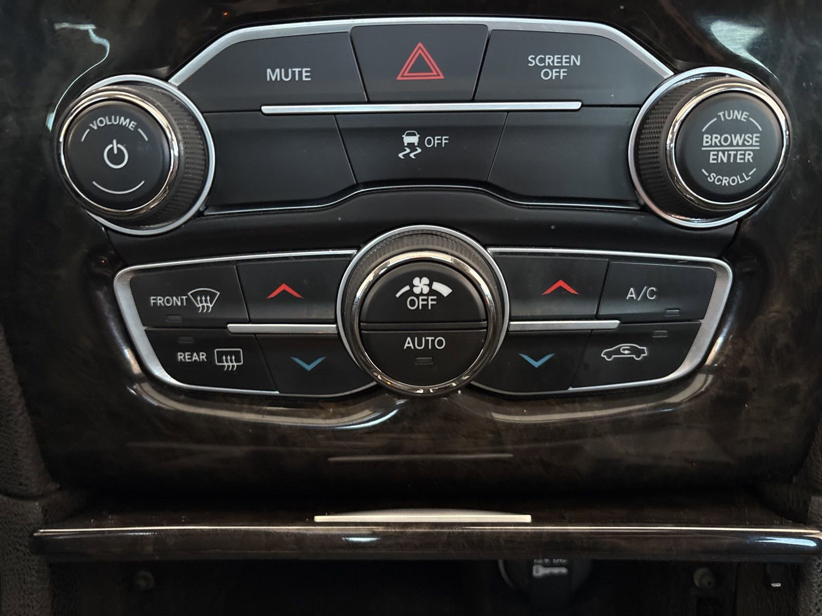 Used 2019 Chrysler 300 Limited image 19