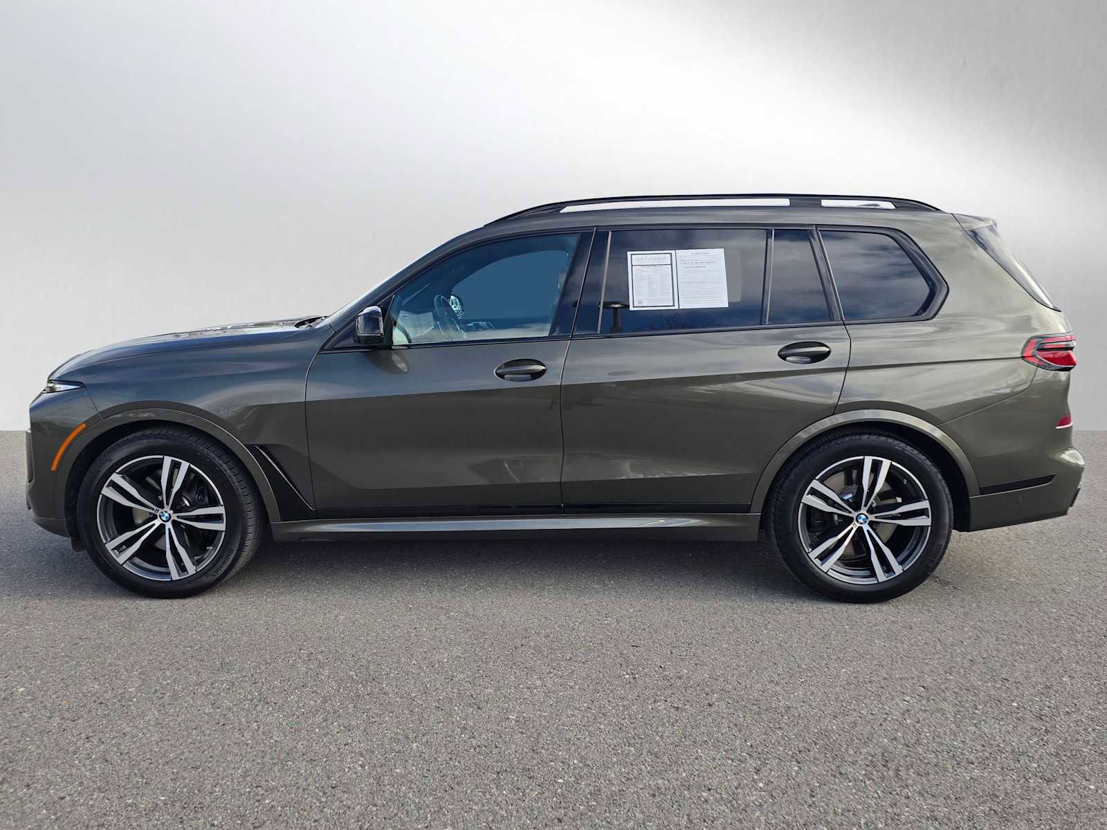 Used 2025 BMW X7 M60i w/ Executive Package image 6