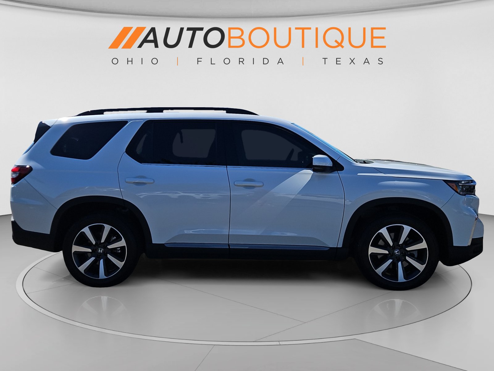 Used 2024 Honda Pilot Touring image 11