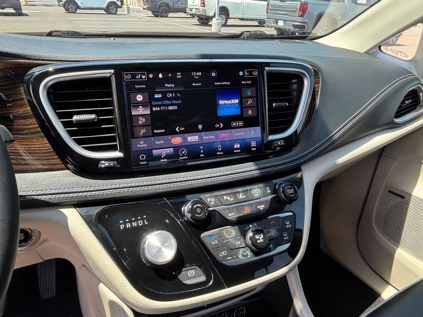 Used 2022 Chrysler Pacifica Limited w/ Uconnect Theater Family Group AWD/4WD image 14