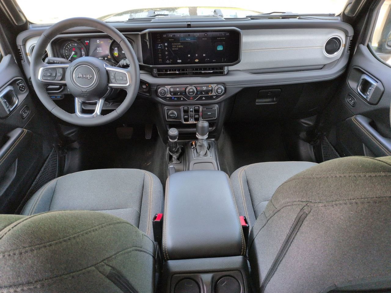 Used 2025 Jeep Wrangler Sahara image 21